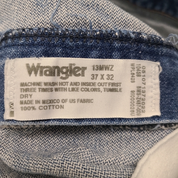 Wrangler Cut-Off Denim High Waist Shorts 37" - Picture 5 of 13